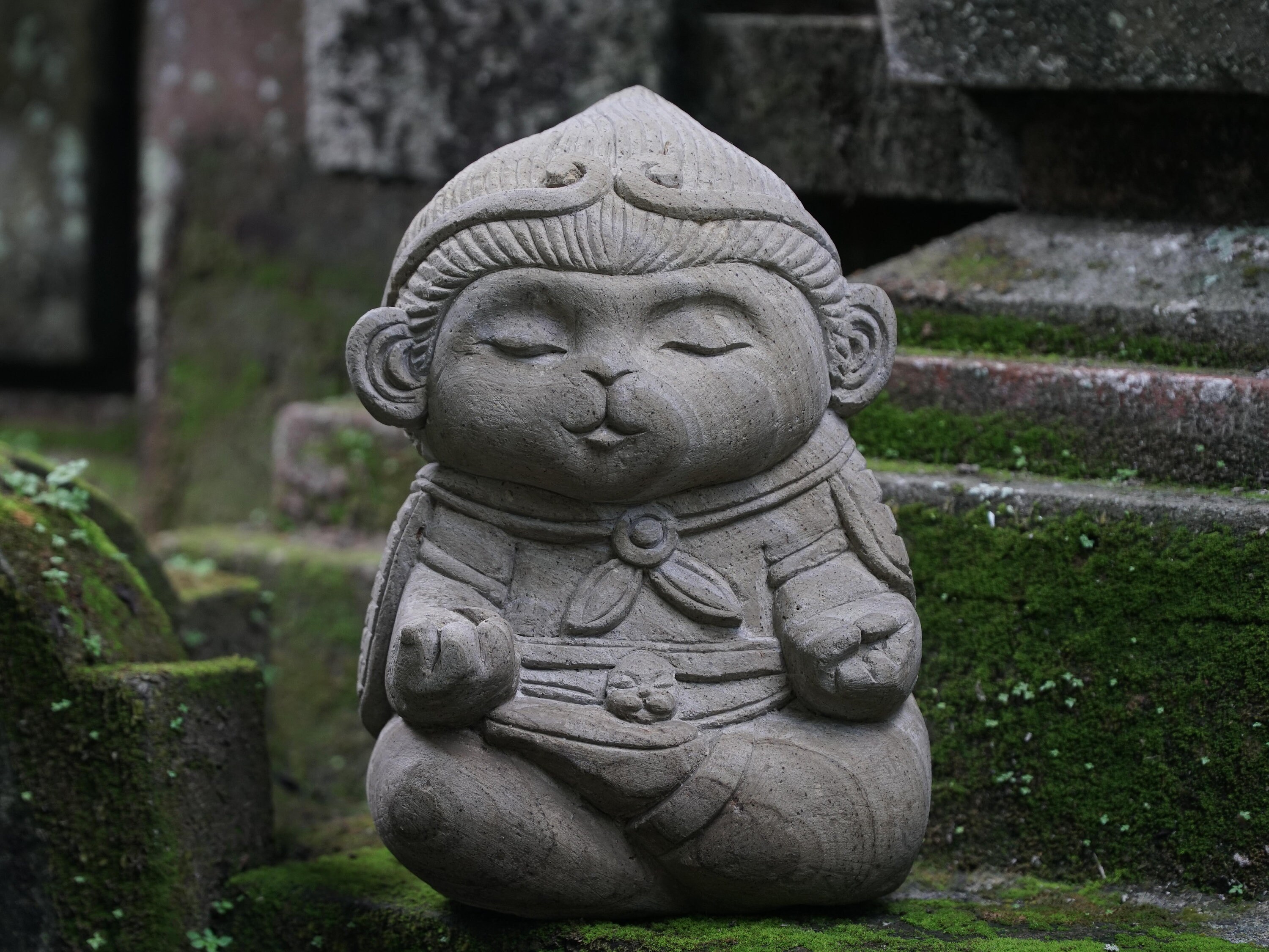 石の猿王瞑想彫刻 7.8インチ - 20 cm、石像、猿のフィギュア、猿愛好家
