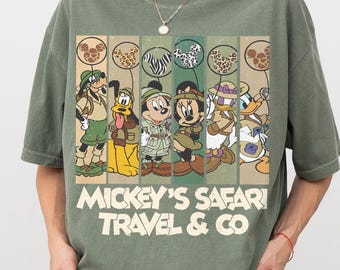 Camiseta retro vintage Mickey's Safari Travel & Co, camiseta Disney Comfort Color, camiseta Disney Wild, camiseta Mickey Safari, camiseta Animal Kingdom