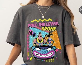 Retro 90s La nueva camisa Groove del Emperador, Tire de la palanca Kronk, Camisas Yzma Kronk, Camisa de viaje de Disney
