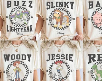 Camiseta vintage de Toy Story de Disney Pixar, camisa a cuadros con personajes de Disney, camiseta de viaje a Disney, camiseta de Disneyland, camiseta de película de coches, Mickey Friends