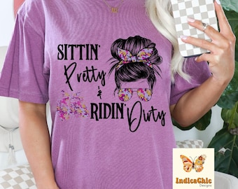 Schlammreiten ATV Messy Bun PNG, Sittin Pretty & Rdin Dirty Sublimation, Atv Reitdesign, Land Mädchen im Süden, 4-Rad Rdin 4x4, Camo PNG