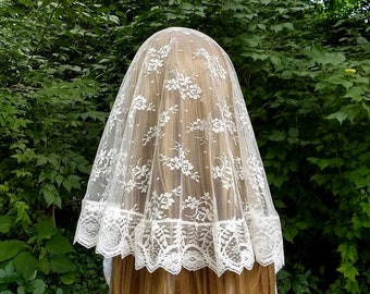 Ivory half-circle small chapel veil