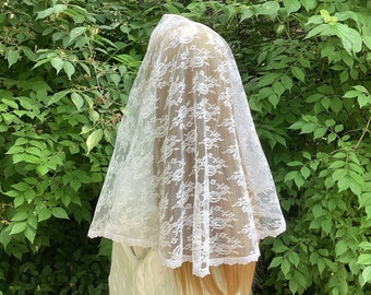 White half-circle medium chapel veil