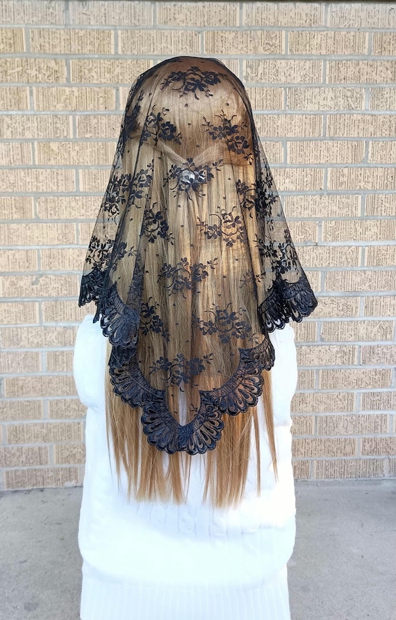 Vintage Mantilla Gold Head Scarf 30\