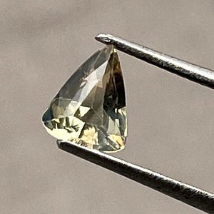1.22ct Unheated Green Sapphire: Triangle Gemstone for Jewelry Design