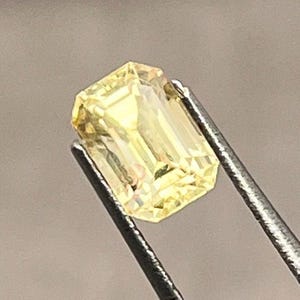 Venduto - Zaffiro giallo non riscaldato da 1,56 ct / zaffiro giallo naturale taglio smeraldo per gioielli