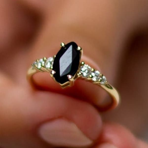 Anillo de compromiso de zafiro negro, elegante anillo de piedras preciosas negras, anillo de diamantes de piedras preciosas minimalista