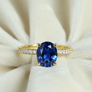 Royal Sapphire Ring: 14k Yellow Gold, Diamond Accent