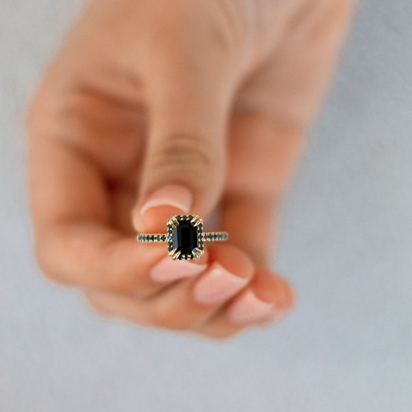 Stylish 14K Yellow Gold Black Diamond Gem Anniversary Ring Spinel Center