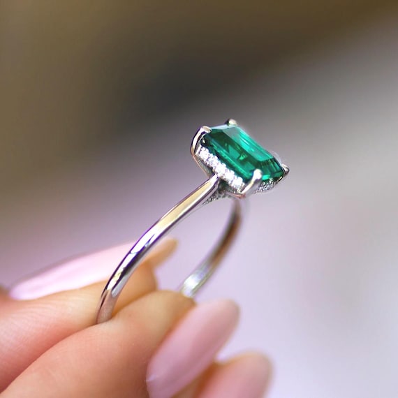 エメラルド 2.55カラット スクエアカット リング エメラルド 2.55カラット スクエアカット リング