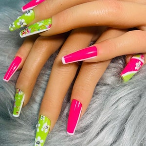Grüne, rosa und weiße gerahmte Blumensargnägel Größe Small Luxury Press on GelX Nails / alle Größen und Formen erhältlich