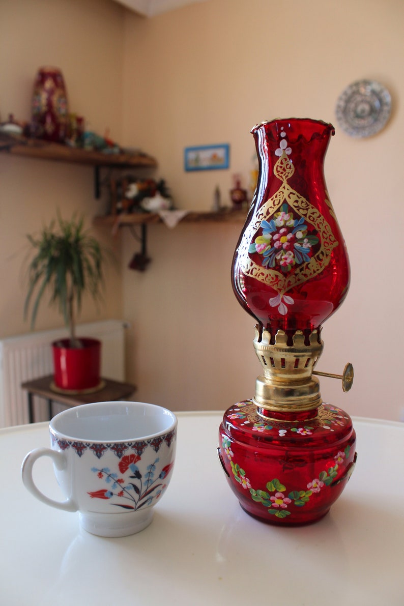 Decorative Antique Oil Lamp, Vintage Lamp, Kerosene Lamp with Handicraft Art - Small Sized - order Red (Alternative Version)