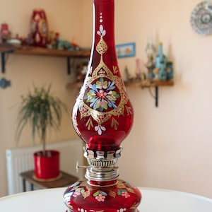 Decorative Oil Lamp, Kerosene Lamp with Handicraft Art, Red Color
