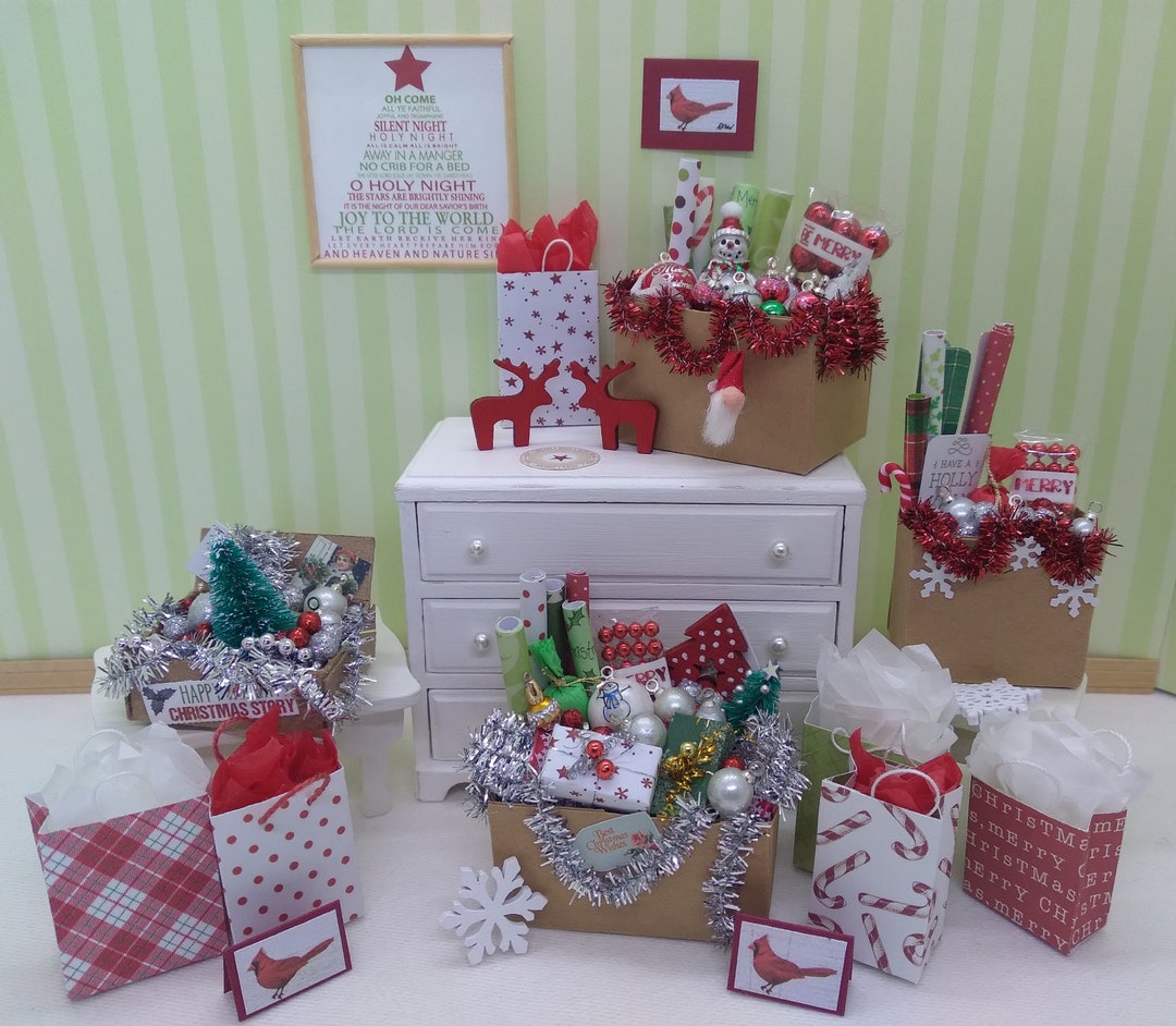 Modern 112 Christmas Decoration Boxes With Wrapping Paper, Garland, Ornaments, Etc Boxes of