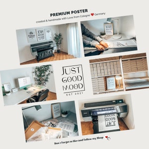Puede incluir: Un collage de im&aacute;genes que muestran el proceso de creaci&oacute;n y empaque de carteles con el texto "Just Good Mood" impreso en ellos. Las im&aacute;genes muestran una impresora, una pantalla de computadora, un escritorio con un cartel en &eacute;l y un estante lleno de carteles empaquetados.
