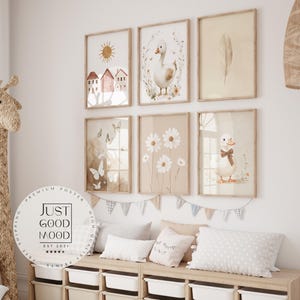 Póster para habitación de bebé estilo boho · Bonito pato, mariposas, margaritas, casas y sol: decoración de guardería escandinava · Impresión decorativa sin marco