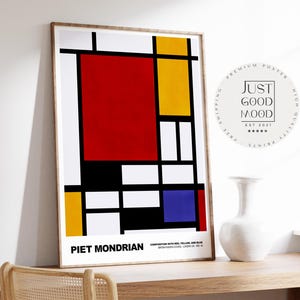 Könnte beinhalten: Ein gerahmter Kunstdruck mit einer Piet Mondrian-Komposition mit roten, gelben, blauen, schwarzen und weißen geometrischen Formen. Der Druck enthält den Namen des Künstlers und den Text "Composition with Red, Yellow, and Blue".
