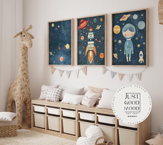 Astronaut Poster Kinderzimmer · Geschenkidee für Kinder · Weltraum Rakete & Planeten · Deko Print ohne Rahmen