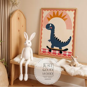 Póster Habitación Infantil Dino · Monopatín y Sol · Dinosaurio Divertido · Colores Boho · Idea de Regalo para Niños · Lámina Decorativa sin Marco
