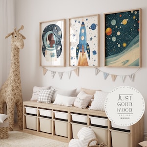 Póster de astronauta para habitación infantil · Idea de regalo para niños · Decoración habitación infantil · Cohete espacial y planetas · Lámina decorativa sin marco
