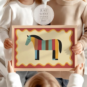 Poster Kinderzimmer Pferd · Bunt gestreiftes Pferd · Farbenfrohe Deko für Mädchen & Jungen · Fröhliches Tierposter Dekoprint ohne Rahmen