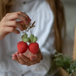 Sweet Carrot Keychain - A Fun and Colorful Accessory for Your Bag or Keys