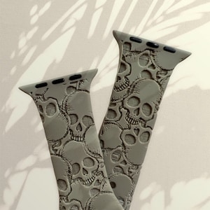 Skull Pattern Halloween Design Engraved Watch Band 38/40/41 mm 42/44/45 mm Series 1,2,3,4,5,6,7,8,9,SE,SE2 Apple Watch Compatible