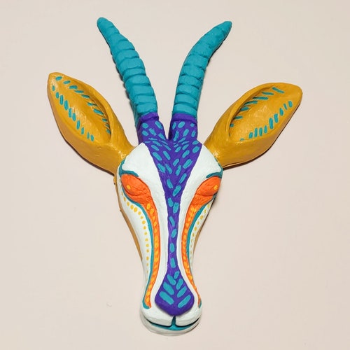 Support mural tête de gazelle en papier mâché, Ola