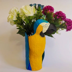 Papier-maché ara-vaas, Moema