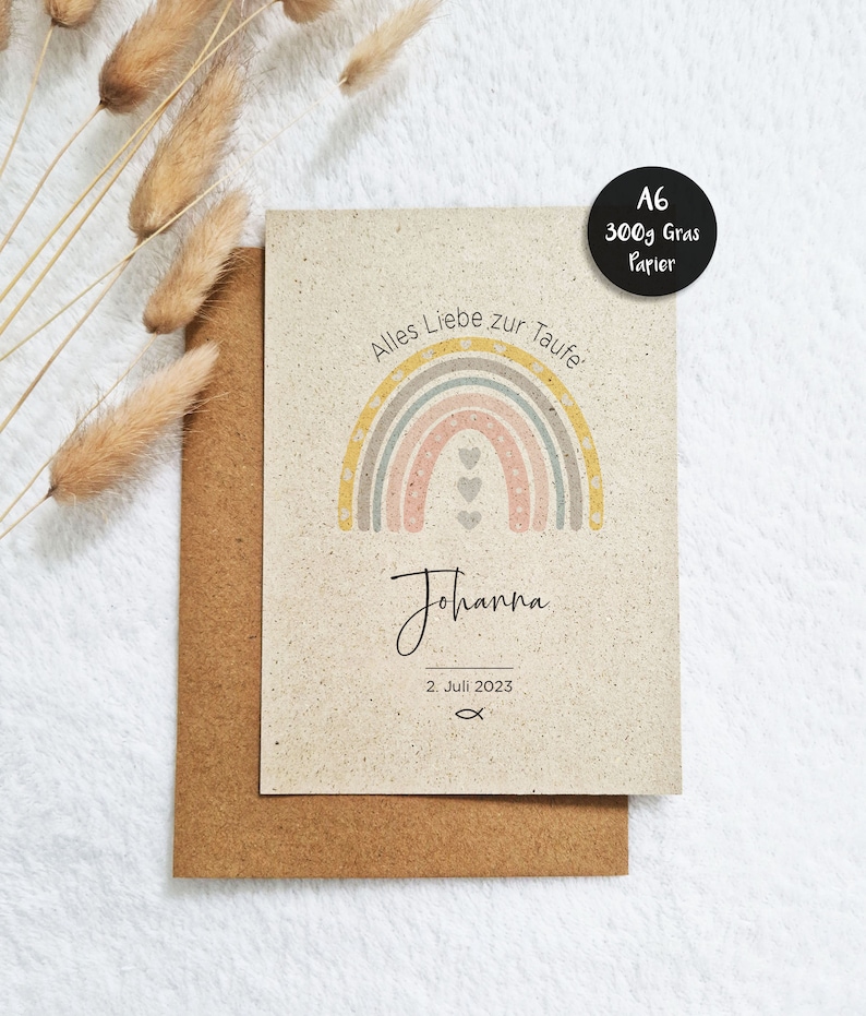 Karte zur Taufe rosa Regenbogen mit personalisiertem Namen auf Graspapier.