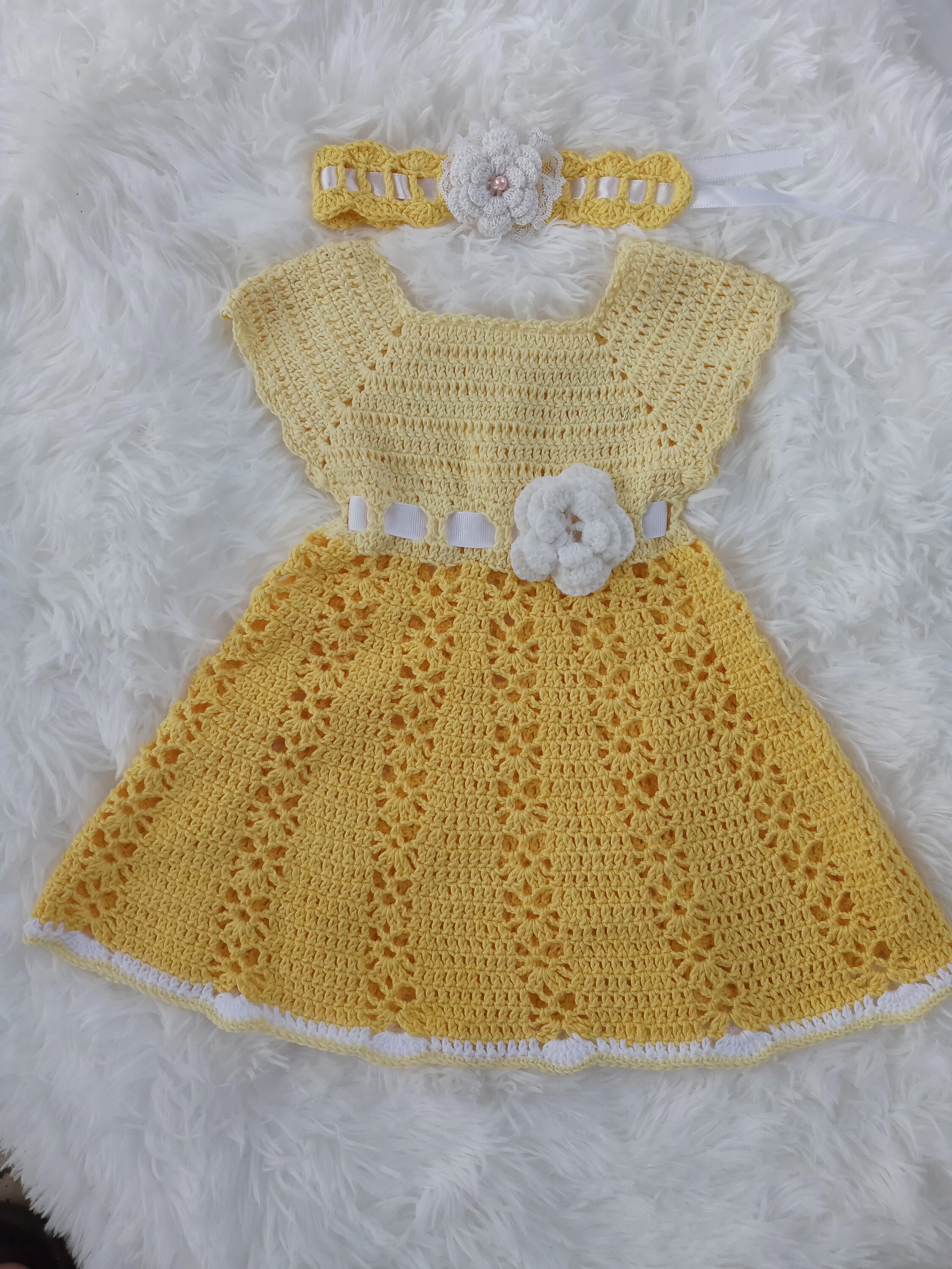 Vestido de ni a tejido a crochet amarillo y amarillo claro con
