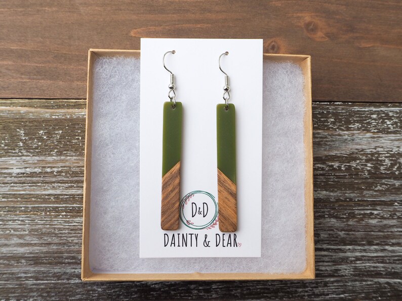 Boucles d'oreilles barre vert avocat et bois Boucles d'oreilles en bois bohème hippie Minimaliste et hypoallergénique Bijoux naturels simples Cadeau tendance pour elle image 3