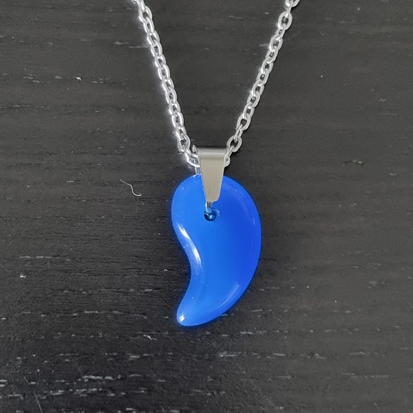 Magatama necklace in blue Agate brings good luck