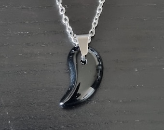 Japanese necklace Magatama in black Agate brings good luck