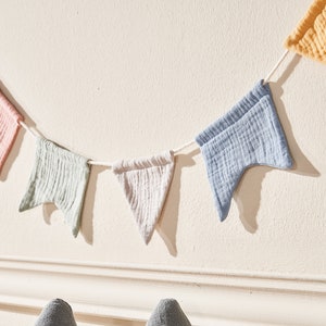 Fabric bunting made of cotton muslin in pastel shades | Lightweight and adjustable