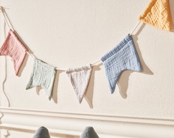 Fabric pennant chain made of cotton muslin in pastel tones | Lightweight and adjustable