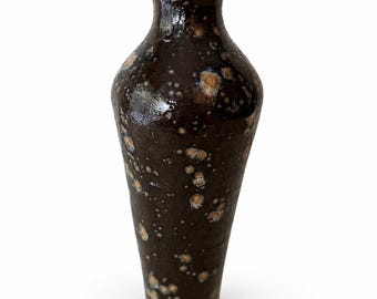 Handgefertigte Keramikvase, dunkelbraune Steingutvase, organisch glasierte Keramik, skulpturale Wabi-Sabi-Vase, rustikal-moderne Wohndekoration