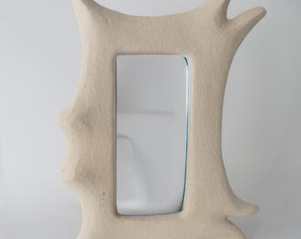 Handgemachter Wandspiegel aus Keramik, Kalkstein Inspiriert, Minimal Modern Decor