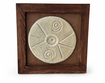 Keramik Wandkunst, Handgemachtes Steingut Wanddekor, Minimales skulpturales Wandstück, Wabi Sabi Wandkunst, Neutral Wohnkultur, kleine Wandkunst