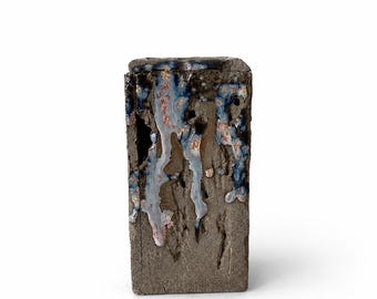 Skulpturale Keramikvase, handgefertigte Vase aus strukturiertem Steinzeug, brutalistische Keramik, Wabi-Sabi-Dekor, organisch-moderne Wohndekoration
