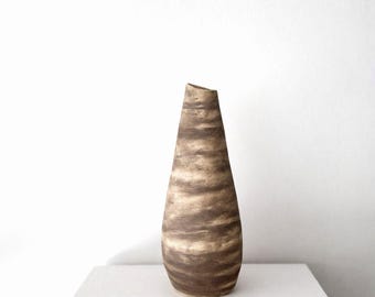 Ręcznie robiony wazon z kamionki: Wazon ceramiczny spiralny