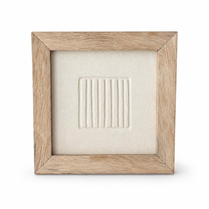 Arte de parede minimalista em cerâmica, decoração de parede em grés artesanal, arte de parede texturizada em tons neutros, decoração Wabi Sabi para casa, pequena peça escultural para parede.