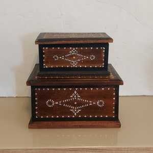 Vintage handcarved mother of pearl inlaid mahogany boxes/jewellery box/tabletop box/trinket box/storage box