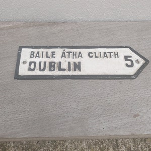 Klein Iers verkeersbord in vintage stijl voor bord Dublin/Dublin