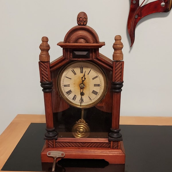 Antique working non chiming Chapel clock/antique steeple clock/antique wooden mantel clock