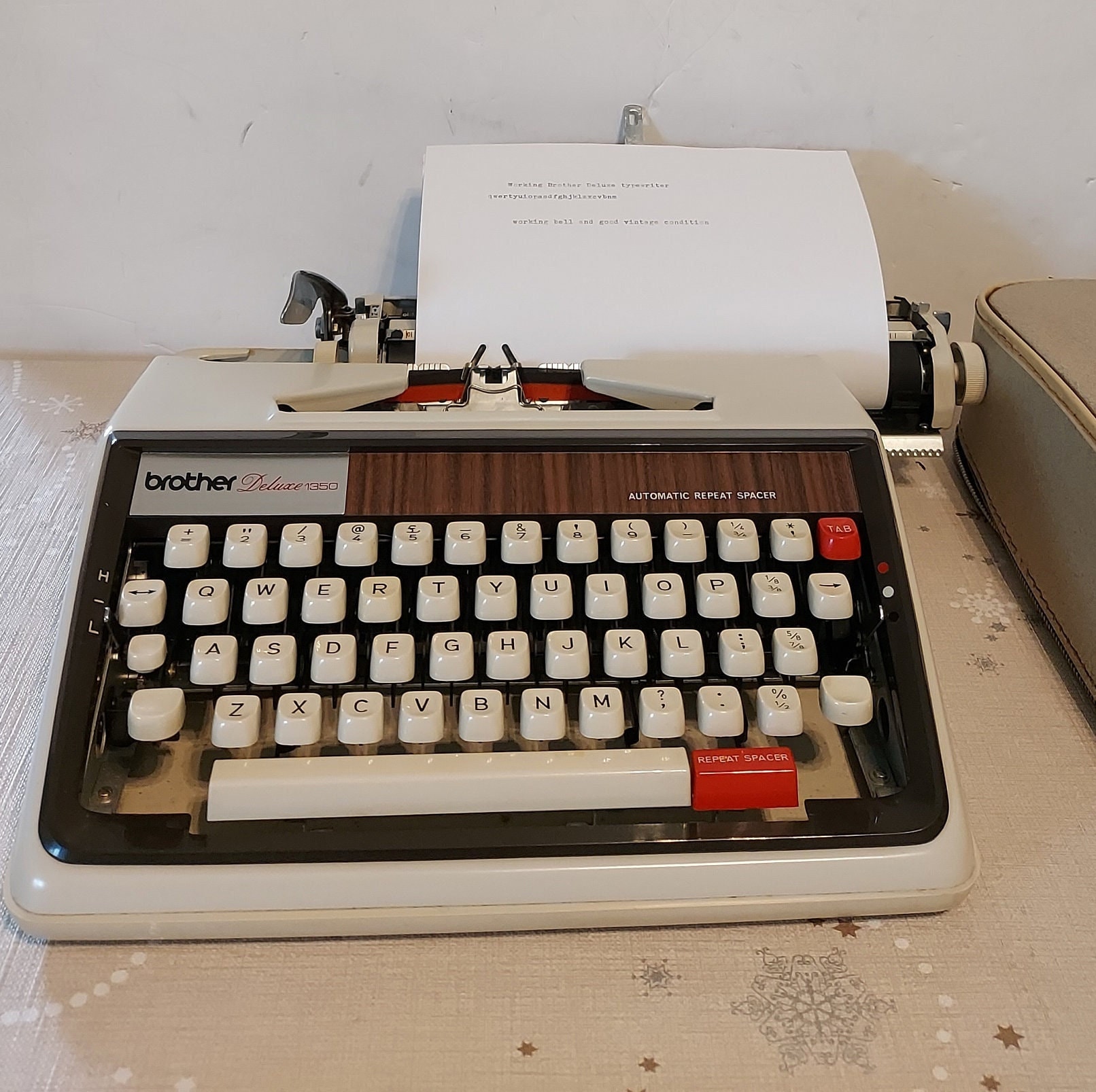 Brother タイプライター　Deluxe1350 1971 Brother Deluxe 1350 on the Typewriter Database