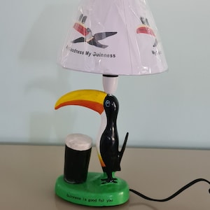Lampa stołowa z żywicy w stylu vintage w kształcie tukana Guinnessa/Lampa w kształcie tukana Guinnessa
