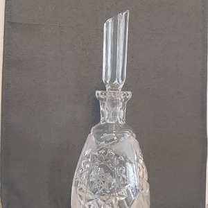 Vintage cut glass crystal decanter/art deco style decanter