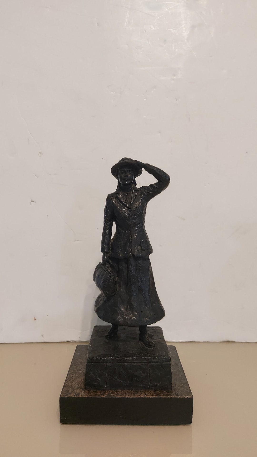 J. Rynhart Irish Sculpture of Annie Moore First Irish Immigrant to Be ...
