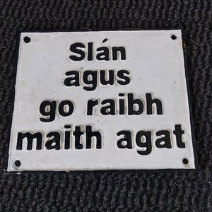Letrero irlandés de hierro fundido de estilo vintage con mensaje de despedida y agradecimiento/letrero en idioma irlandés/letrero en gaélico irlandés